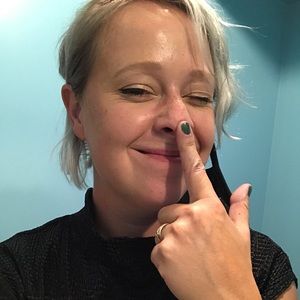 Meet your Posher, Lora